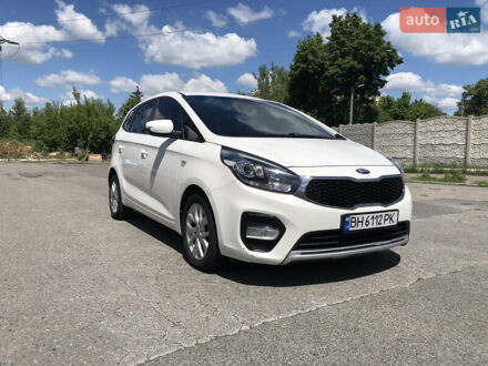 Белый Киа Каренс, объемом двигателя 2 л и пробегом 221 тыс. км за 11800 $, фото 1 на Automoto.ua