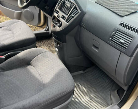 Бежевый Киа Каренс, объемом двигателя 1.79 л и пробегом 299 тыс. км за 3199 $, фото 9 на Automoto.ua