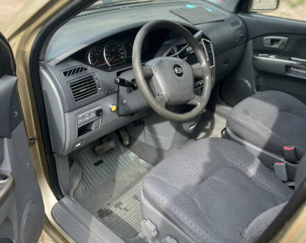 Бежевый Киа Каренс, объемом двигателя 1.79 л и пробегом 299 тыс. км за 3199 $, фото 7 на Automoto.ua