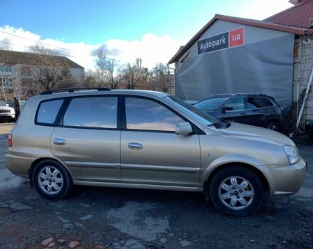 Бежевый Киа Каренс, объемом двигателя 1.8 л и пробегом 281 тыс. км за 4140 $, фото 3 на Automoto.ua