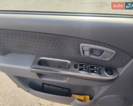 Бежевий Кіа Каренс, об'ємом двигуна 1.8 л та пробігом 327 тис. км за 4000 $, фото 13 на Automoto.ua