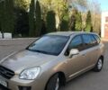 Бежевий Кіа Каренс, об'ємом двигуна 2 л та пробігом 391 тис. км за 5150 $, фото 1 на Automoto.ua