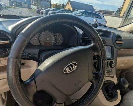 Бежевый Киа Каренс, объемом двигателя 2 л и пробегом 322 тыс. км за 5300 $, фото 11 на Automoto.ua