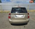Бежевий Кіа Каренс, об'ємом двигуна 2 л та пробігом 287 тис. км за 4500 $, фото 2 на Automoto.ua