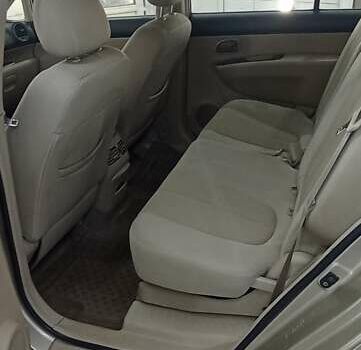 Бежевый Киа Каренс, объемом двигателя 2 л и пробегом 196 тыс. км за 4900 $, фото 7 на Automoto.ua