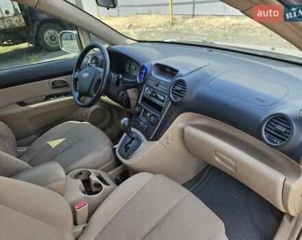 Бежевий Кіа Каренс, об'ємом двигуна 2 л та пробігом 287 тис. км за 4500 $, фото 9 на Automoto.ua