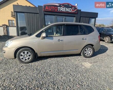 Бежевый Киа Каренс, объемом двигателя 2 л и пробегом 322 тыс. км за 5300 $, фото 4 на Automoto.ua