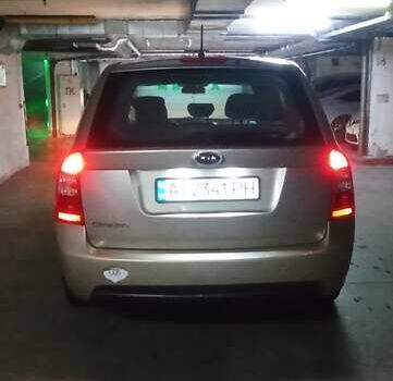 Бежевый Киа Каренс, объемом двигателя 2 л и пробегом 196 тыс. км за 4900 $, фото 4 на Automoto.ua