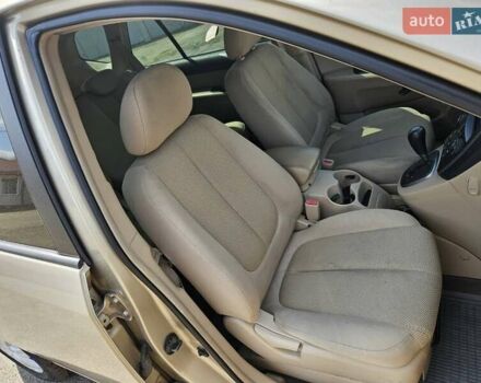Бежевий Кіа Каренс, об'ємом двигуна 2 л та пробігом 287 тис. км за 4500 $, фото 8 на Automoto.ua