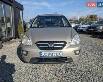 Бежевый Киа Каренс, объемом двигателя 2 л и пробегом 322 тыс. км за 5300 $, фото 1 на Automoto.ua