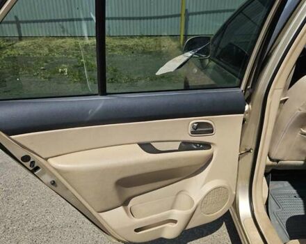 Бежевий Кіа Каренс, об'ємом двигуна 2 л та пробігом 287 тис. км за 4500 $, фото 10 на Automoto.ua