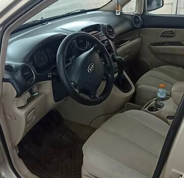 Бежевый Киа Каренс, объемом двигателя 2 л и пробегом 196 тыс. км за 4900 $, фото 8 на Automoto.ua