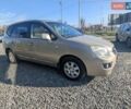 Бежевый Киа Каренс, объемом двигателя 2 л и пробегом 322 тыс. км за 5300 $, фото 3 на Automoto.ua