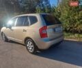 Бежевий Кіа Каренс, об'ємом двигуна 2 л та пробігом 319 тис. км за 5800 $, фото 1 на Automoto.ua