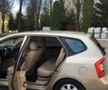Бежевий Кіа Каренс, об'ємом двигуна 2 л та пробігом 391 тис. км за 5150 $, фото 8 на Automoto.ua