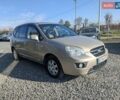 Бежевый Киа Каренс, объемом двигателя 2 л и пробегом 322 тыс. км за 5300 $, фото 2 на Automoto.ua