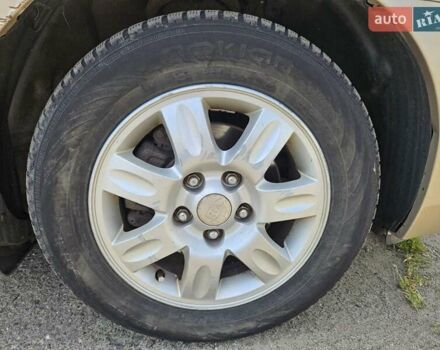 Бежевий Кіа Каренс, об'ємом двигуна 2 л та пробігом 287 тис. км за 4500 $, фото 6 на Automoto.ua