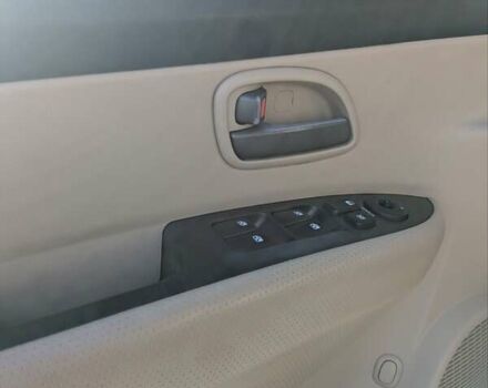 Бежевый Киа Каренс, объемом двигателя 2 л и пробегом 322 тыс. км за 5300 $, фото 9 на Automoto.ua