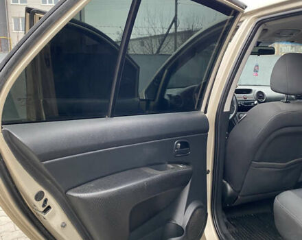 Бежевый Киа Каренс, объемом двигателя 1.98 л и пробегом 195 тыс. км за 6300 $, фото 15 на Automoto.ua