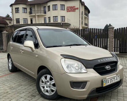Бежевый Киа Каренс, объемом двигателя 1.98 л и пробегом 195 тыс. км за 6300 $, фото 2 на Automoto.ua