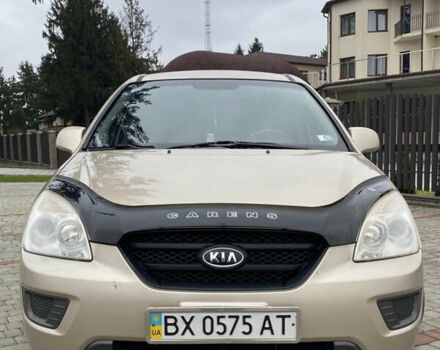 Бежевый Киа Каренс, объемом двигателя 1.98 л и пробегом 195 тыс. км за 6300 $, фото 1 на Automoto.ua