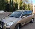 Бежевий Кіа Каренс, об'ємом двигуна 2 л та пробігом 237 тис. км за 5650 $, фото 1 на Automoto.ua