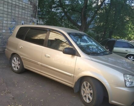 Бежевий Кіа Каренс, об'ємом двигуна 2 л та пробігом 252 тис. км за 4700 $, фото 1 на Automoto.ua