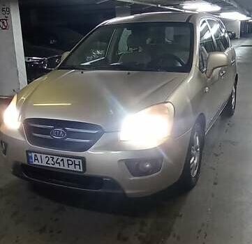 Бежевый Киа Каренс, объемом двигателя 2 л и пробегом 196 тыс. км за 4900 $, фото 1 на Automoto.ua