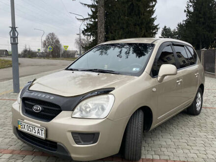 Бежевый Киа Каренс, объемом двигателя 1.98 л и пробегом 195 тыс. км за 6300 $, фото 1 на Automoto.ua