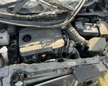 Черный Киа Каренс, объемом двигателя 1.7 л и пробегом 2 тыс. км за 3600 $, фото 6 на Automoto.ua