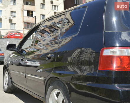 Черный Киа Каренс, объемом двигателя 2 л и пробегом 180 тыс. км за 3800 $, фото 2 на Automoto.ua