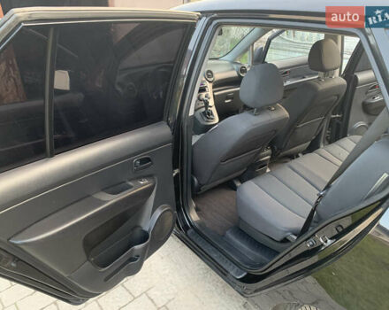 Чорний Кіа Каренс, об'ємом двигуна 2 л та пробігом 199 тис. км за 6400 $, фото 2 на Automoto.ua