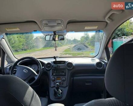 Черный Киа Каренс, объемом двигателя 2 л и пробегом 300 тыс. км за 5500 $, фото 22 на Automoto.ua