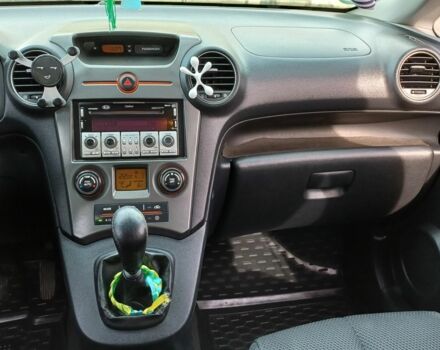 Черный Киа Каренс, объемом двигателя 2 л и пробегом 229 тыс. км за 5200 $, фото 5 на Automoto.ua