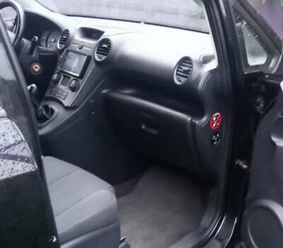 Черный Киа Каренс, объемом двигателя 1.99 л и пробегом 218 тыс. км за 4750 $, фото 20 на Automoto.ua