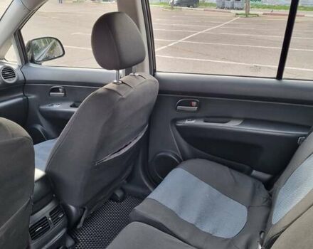 Черный Киа Каренс, объемом двигателя 2 л и пробегом 347 тыс. км за 5500 $, фото 9 на Automoto.ua