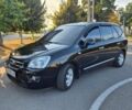 Черный Киа Каренс, объемом двигателя 2 л и пробегом 221 тыс. км за 5400 $, фото 1 на Automoto.ua