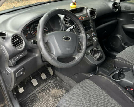 Кіа Каренс 2008 у Харкові на Automoto.ua Чорний Кіа Каренс, об'ємом двигуна 2 л та пробігом 207 тис. км за 7000 $, фото 27 на Automoto.ua