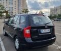 Черный Киа Каренс, объемом двигателя 2 л и пробегом 347 тыс. км за 5500 $, фото 2 на Automoto.ua