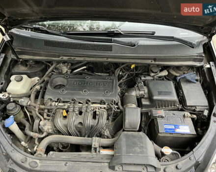 Кіа Каренс 2008 у Харкові на Automoto.ua Чорний Кіа Каренс, об'ємом двигуна 2 л та пробігом 207 тис. км за 7000 $, фото 13 на Automoto.ua