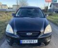 Черный Киа Каренс, объемом двигателя 2 л и пробегом 265 тыс. км за 4700 $, фото 1 на Automoto.ua