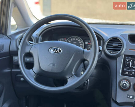 Черный Киа Каренс, объемом двигателя 2 л и пробегом 148 тыс. км за 7250 $, фото 22 на Automoto.ua