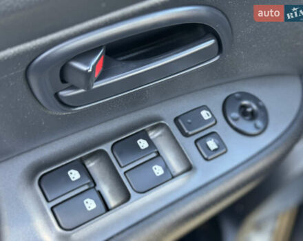 Черный Киа Каренс, объемом двигателя 2 л и пробегом 148 тыс. км за 7250 $, фото 32 на Automoto.ua