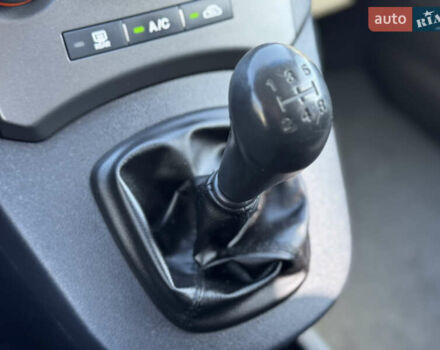 Черный Киа Каренс, объемом двигателя 2 л и пробегом 148 тыс. км за 7250 $, фото 29 на Automoto.ua