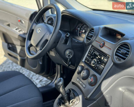 Черный Киа Каренс, объемом двигателя 2 л и пробегом 148 тыс. км за 7250 $, фото 20 на Automoto.ua