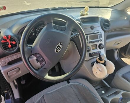 Черный Киа Каренс, объемом двигателя 0 л и пробегом 230 тыс. км за 6900 $, фото 7 на Automoto.ua