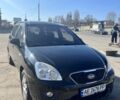 Чорний Кіа Каренс, об'ємом двигуна 2 л та пробігом 246 тис. км за 7500 $, фото 1 на Automoto.ua
