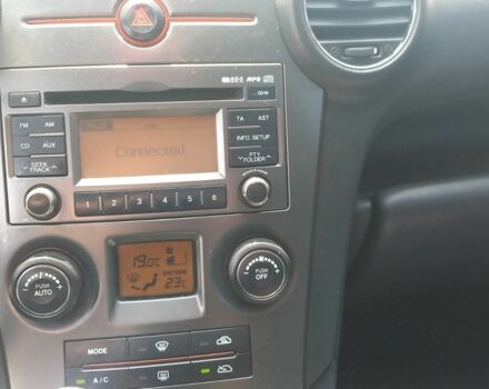 Черный Киа Каренс, объемом двигателя 2 л и пробегом 240 тыс. км за 6750 $, фото 8 на Automoto.ua