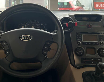 Чорний Кіа Каренс, об'ємом двигуна 1.58 л та пробігом 269 тис. км за 7500 $, фото 10 на Automoto.ua
