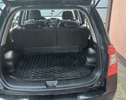 Черный Киа Каренс, объемом двигателя 2 л и пробегом 240 тыс. км за 6750 $, фото 7 на Automoto.ua